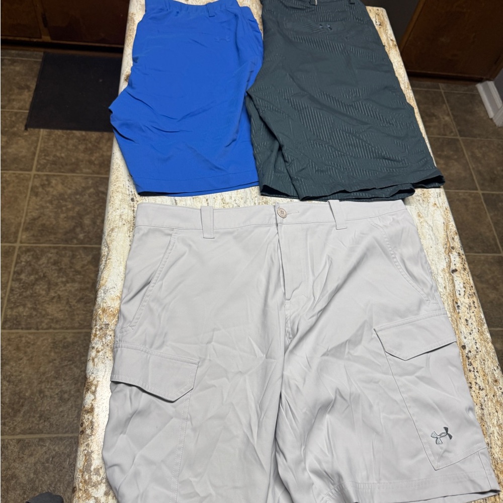 3 Pair Sz 38 Under Armour Men's Gray Cargo Shorts